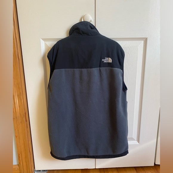 Men’s North Face Vest - Picture 2 of 5